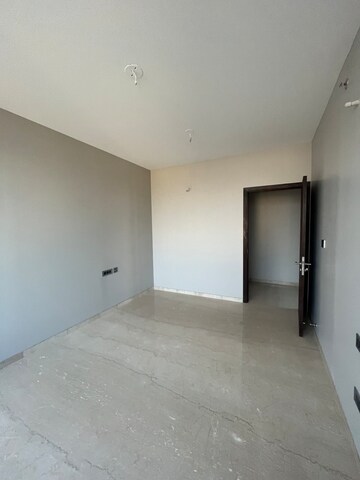 Room in 6 BHK Apartment at Oberoi Sky City, Borivali East – for Sale