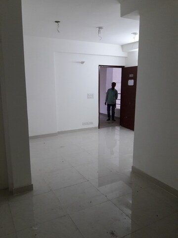 Room in 2.5 BHK Apartment at Express Zenith, Sector 77 – for Rent