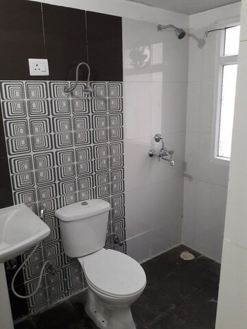 Bathroom in 2.5 BHK Apartment at Express Zenith, Sector 77 – for Rent