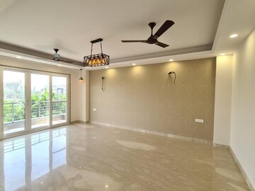 Room in 4 BHK Builder Floor at Ansal Sushant Apartments, Sushant Lok I – for Rent