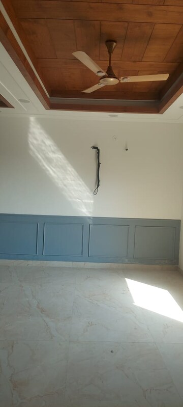 Furnished Amenities in 4 BHK Builder Floor at Sector 28 – for Rent