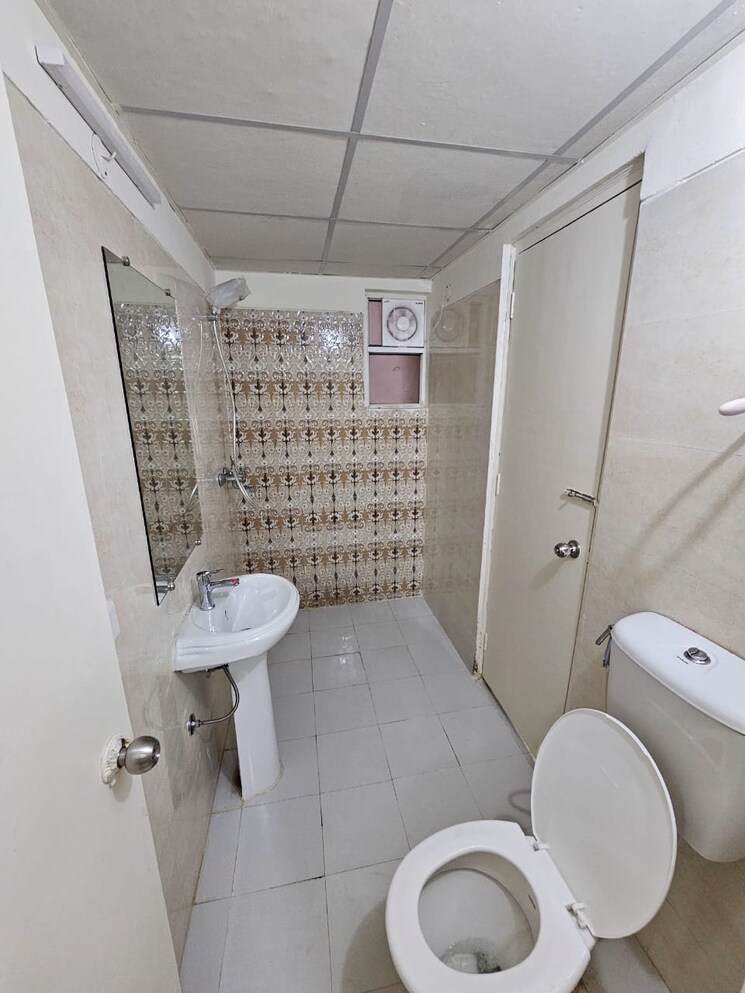 Bathroom, gaur-city-2-14th-avenue 3 Bedroom 719 Sq.Ft. Apartment In Sector 16c Greater Noida Greater Noida 8214704