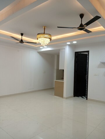Room in 3 BHK Builder Floor at Mahavir Enclave 1 – for Rent