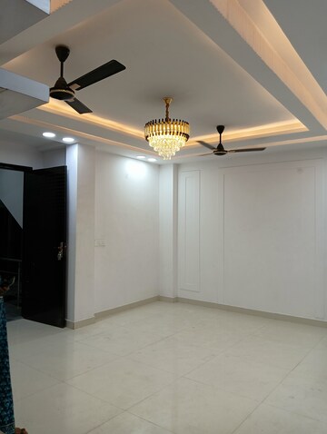 Room in 3 BHK Builder Floor at Mahavir Enclave 1 – for Rent