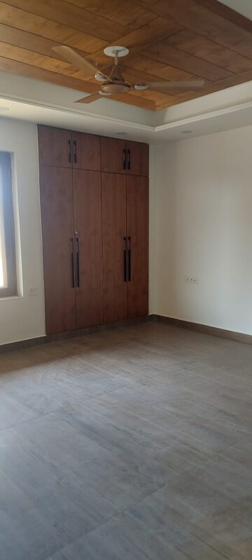 Room in 4 BHK Builder Floor at Sector 28 – for Rent