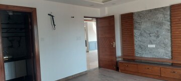 Room in 4 BHK Builder Floor at Sector 28 – for Rent