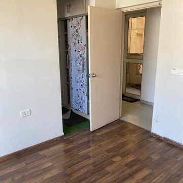Room in 3.5 BHK Apartment at Piedmont Taksila Heights, Sector 37c – for Sale