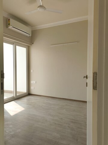 Room in 2.5 BHK Builder Floor at Central Park 3 Flower Valley, Sohna Sector 33 – for Rent