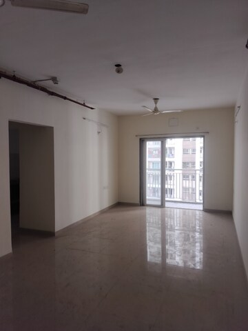 Room in 3 BHK Apartment at Indiabulls Greens, New Panvel – for Sale
