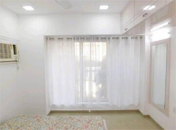 Room in 3 BHK Apartment at Vile Parle East – for Rent
