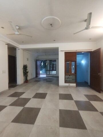 Furnished Amenities in 3 BHK Builder Floor at Ansal Sushant Lok I, Sector 43 – for Rent