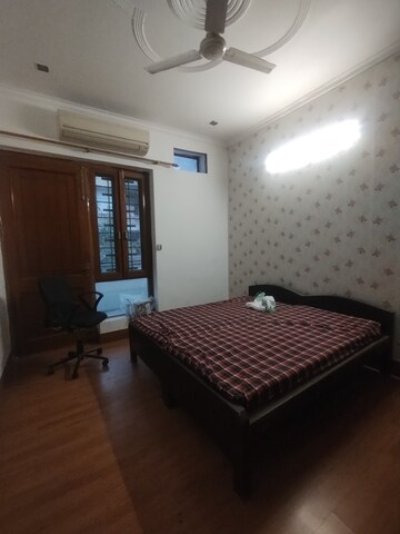 Furnished Amenities in 3 BHK Builder Floor at Ansal Sushant Lok I, Sector 43 – for Rent