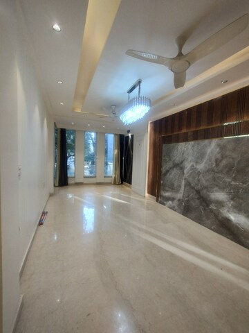 Parking in 4 BHK Builder Floor at Ansal Sushant Lok I, Sector 43 – for Rent
