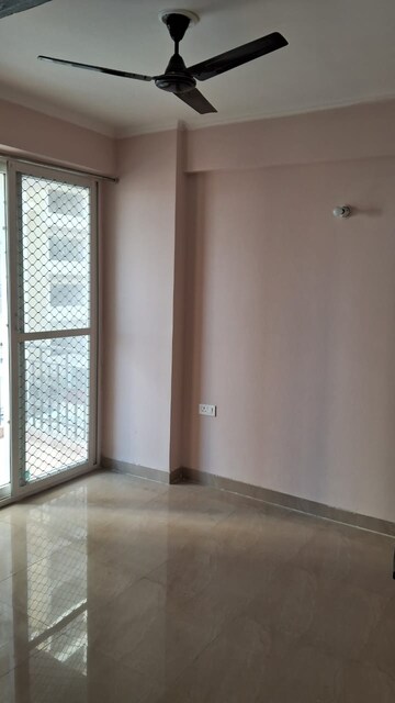 2.5 BHK Apartment For Rent in Amrapali Golf Homes, Sector 4, Greater Noida