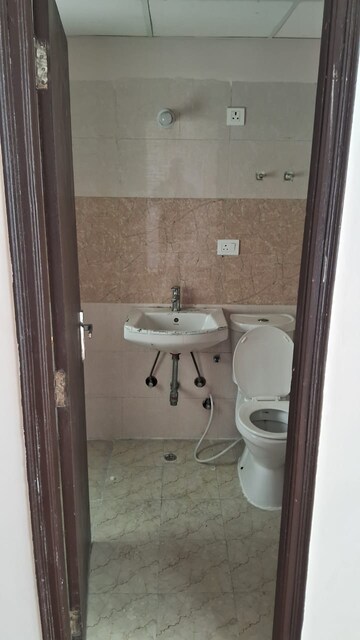 Bathroom in 2.5 BHK Apartment at Amrapali Golf Homes, Sector 4, Greater Noida – for Rent