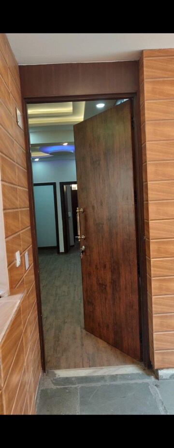 Room in 3 BHK Apartment at Sector 10 Dwarka – for Rent