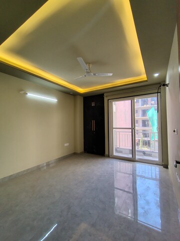 Room in 3 BHK Builder Floor at Sector 51 – for Rent