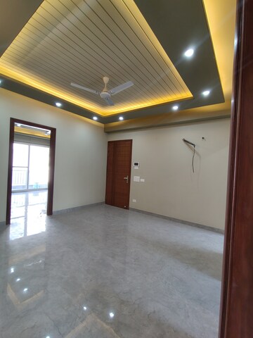 Furnished Amenities in 3 BHK Builder Floor at Sector 51 – for Rent