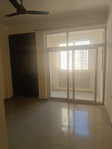 Room in 3 BHK Apartment at Amrapali Silicon City, Sector 76 – for Sale