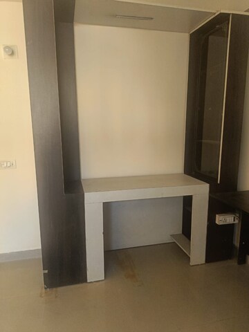 Room in 3 BHK Apartment at Amrapali Silicon City, Sector 76 – for Sale
