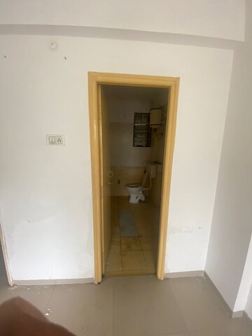 Room in 3 BHK Apartment at Kumar Picasso, Hadapsar – for Rent