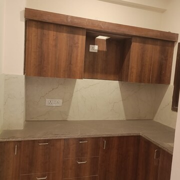 Furnished Amenities in 3 BHK Apartment at Amrapali Silicon City, Sector 76 – for Sale