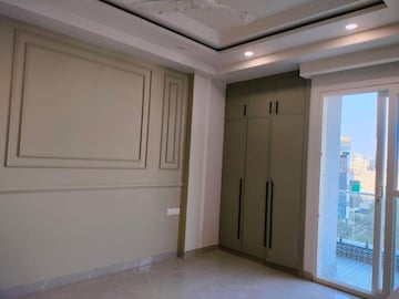 Room in 3 BHK Apartment at Kumar Picasso, Hadapsar – for Rent