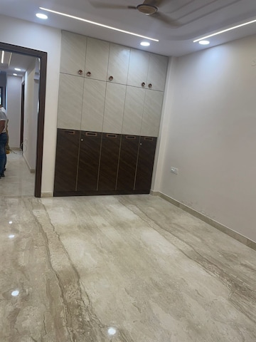 Room in 3 BHK Apartment at Kumar Picasso, Hadapsar – for Rent