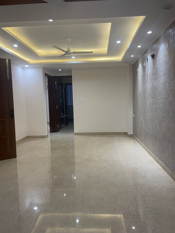 Room in 3 BHK Apartment at Kumar Picasso, Hadapsar – for Rent
