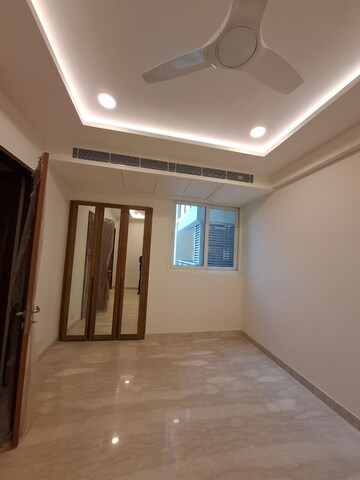 Room in 3 BHK Builder Floor at Ambience Creacions, Sector 22 – for Rent