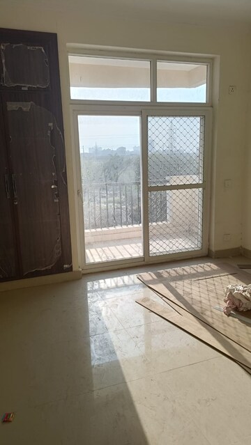 Room in 3 BHK Apartment at Aims Golf Avenue I, Sector 75 – for Rent