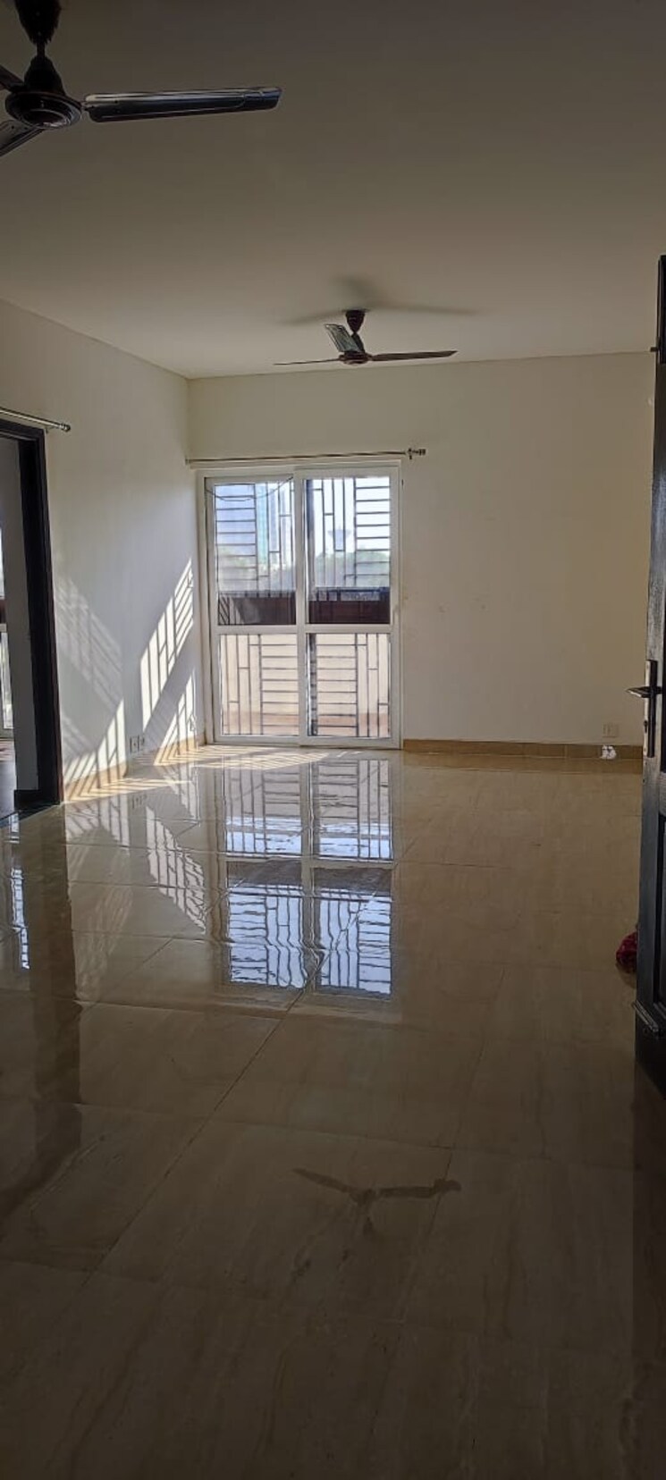 Room, bptp-parkland 3 Bedroom 250 Sq.Yd. Builder Floor In Sector 75 Faridabad 8215104