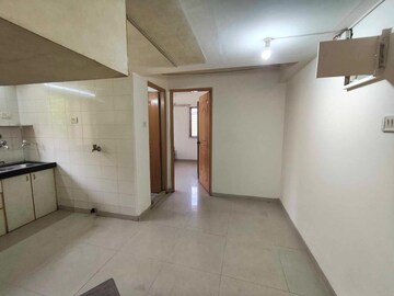 Room in 2 BHK Apartment at Santacruz East – for Rent