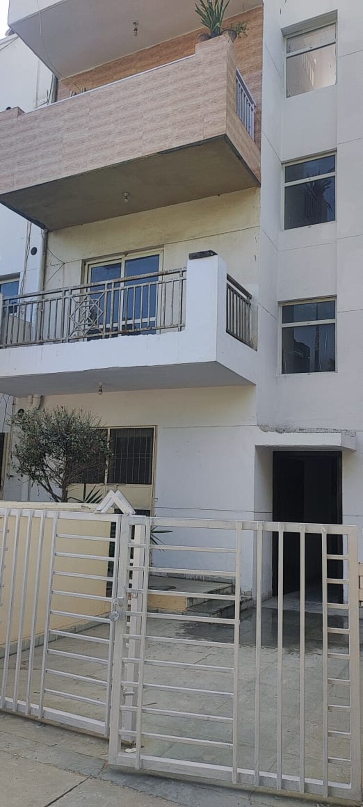 Exterior View, bptp-park-elite-floors 4 Bedroom 300 Sq.Yd. Builder Floor In Sector 85 Faridabad 8215117