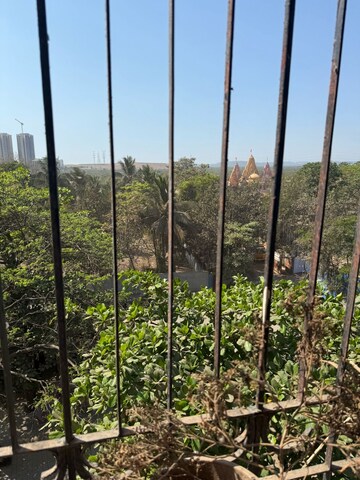 Master Bedroom in 1 BHK Apartment at Ram Tower CHS, Borivali West – for Rent