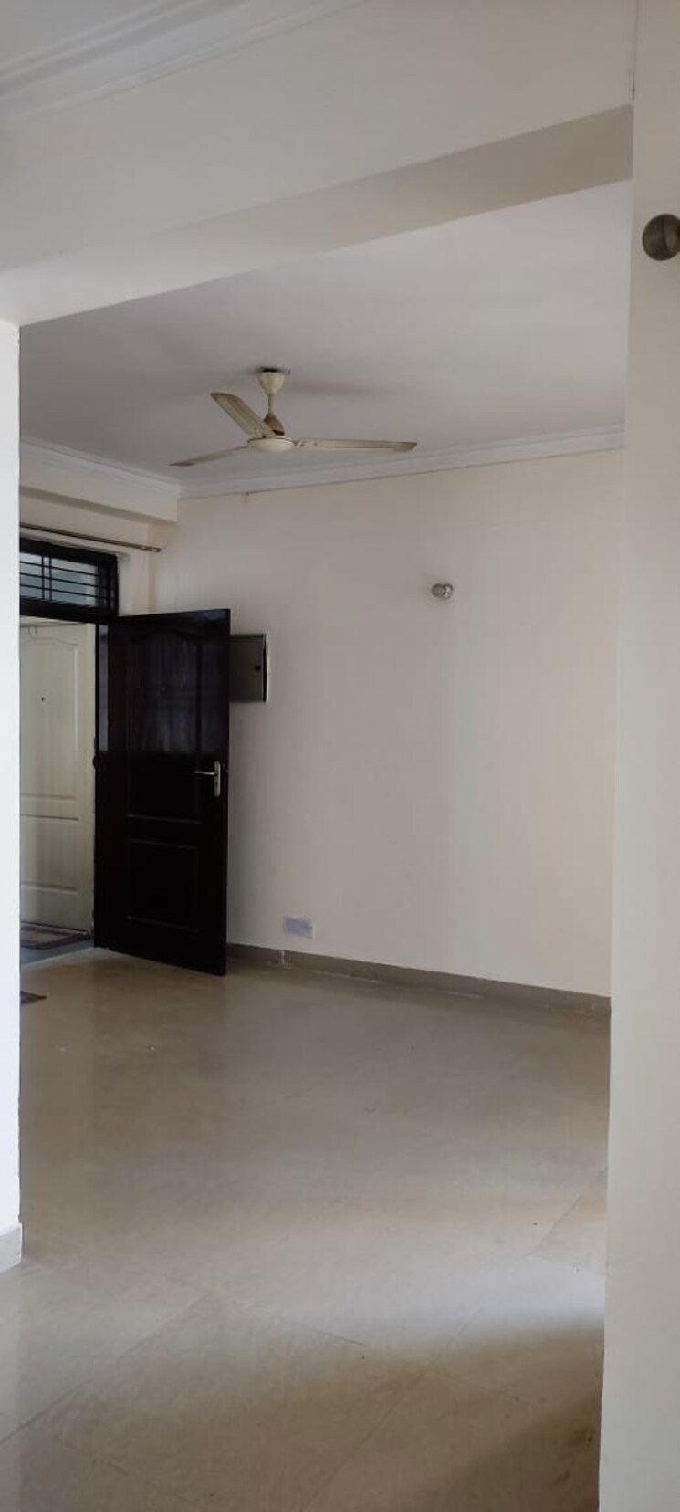 Room, klj-platinum-heights 2 Bedroom 652 Sq.Ft. Apartment In Sector 77 Faridabad 8215146