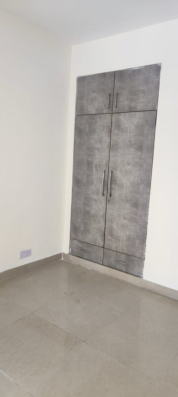 Furnished Amenities in 2 BHK Apartment at KLJ Platinum Heights, Sector 77 – for Sale