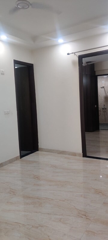 Room in 2 BHK Builder Floor at Faridabad Central – for Rent