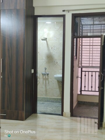 Room in 2 BHK Builder Floor at Faridabad Central – for Rent