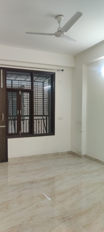 Room in 2 BHK Builder Floor at Faridabad Central – for Rent
