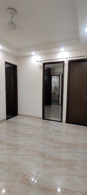Room in 2 BHK Builder Floor at Faridabad Central – for Rent
