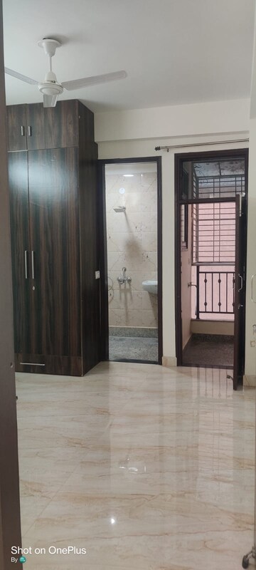 Room in 2 BHK Builder Floor at Faridabad Central – for Rent