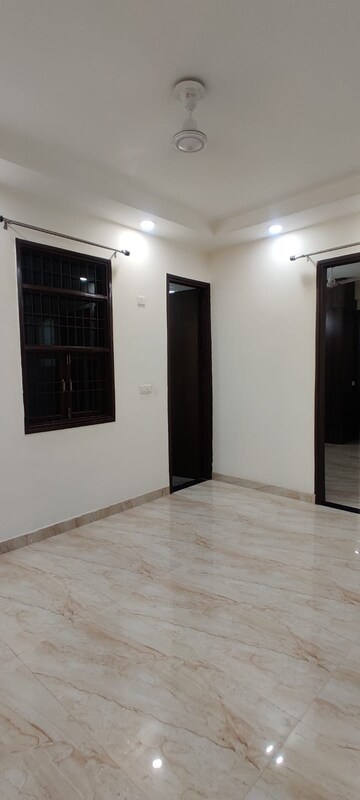 Room in 2 BHK Builder Floor at Faridabad Central – for Rent