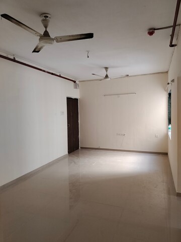 Room in 1.5 BHK Apartment at Indiabulls Greens, New Panvel – for Rent