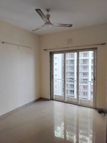 Room in 1.5 BHK Apartment at Indiabulls Greens, New Panvel – for Rent