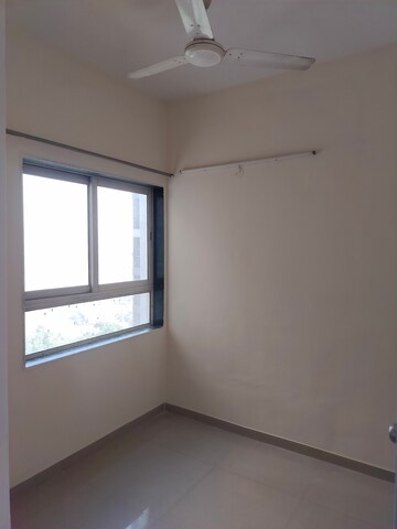 Room in 1.5 BHK Apartment at Indiabulls Greens, New Panvel – for Rent