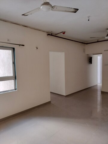 Room in 1.5 BHK Apartment at Indiabulls Greens, New Panvel – for Sale