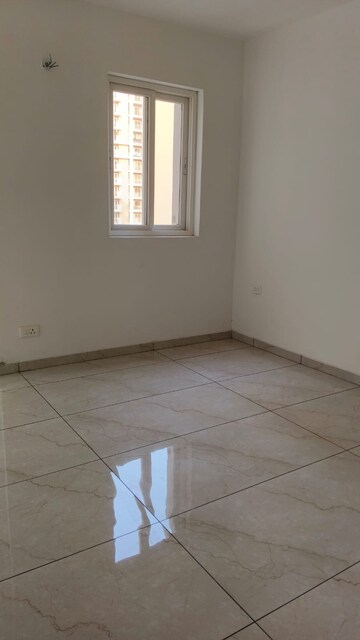 Room in 3 BHK Apartment at Rishita Manhattan, Gomti Nagar – for Rent