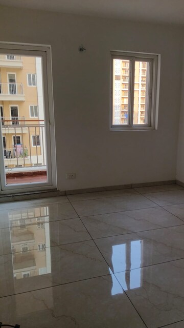 Room in 3 BHK Apartment at Rishita Manhattan, Gomti Nagar – for Rent