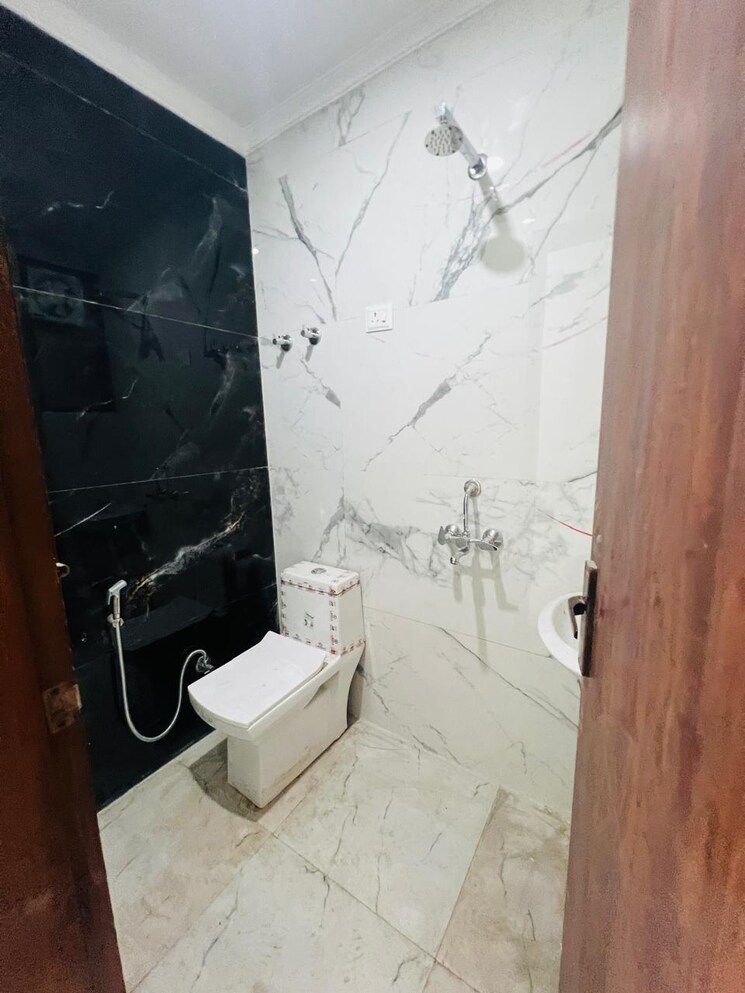 Bathroom, chattarpur 3 Bedroom 1125 Sq.Ft. Builder Floor In Chattarpur Delhi 8215276